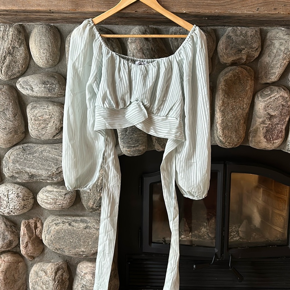 Crop top blouse with bow